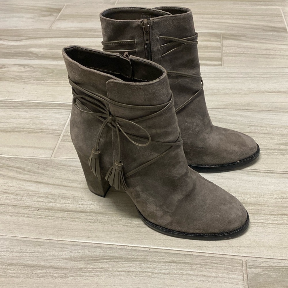 Vince Camuto sz10 Garrit Grey Kid Suede Block Heel Bootie